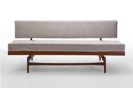 Divano-letto con struttura in legno massello di teak, seduta e cuscini imbottit