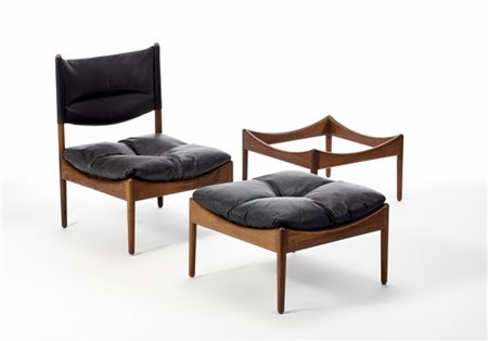 Lotto composto da un tavolino, una poltroncina con pouf con struttura in legno