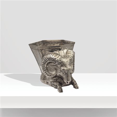 Gabriella CrespiItalia, anni 7015x25x19 cm.cachepot modello Muflone, metallo...