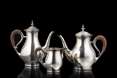 Servizio da tè e caffè in argento composto da teiera, caffettiera e lattiera a