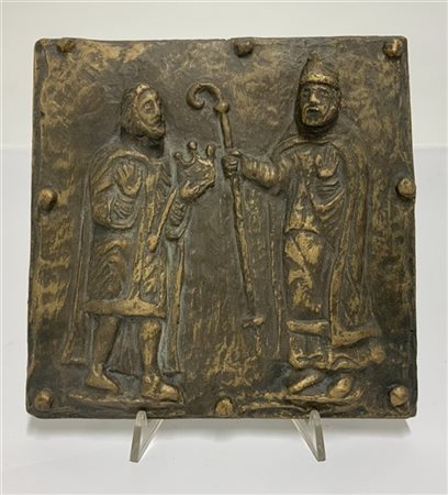 Altorilievo in ceramica dorata raffigurante santi (cm 24x24) (difetti)