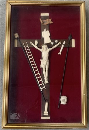 Arte del secolo XIX "Cristo con gli strumenti della passione", scultura in avor