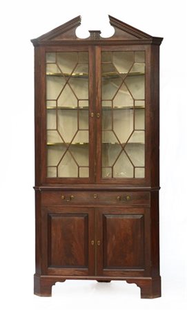 Angoliera a due corpi con parte superiore a due ante a vetri decorate da listel