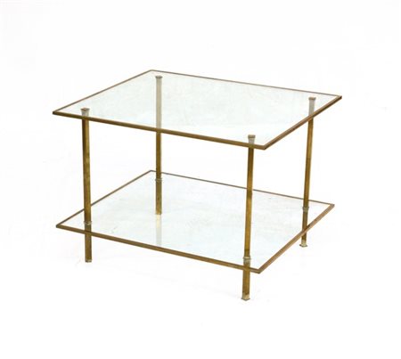 Tavolino da salotto a due ripiani con struttura in ottone e ripiani in cristall