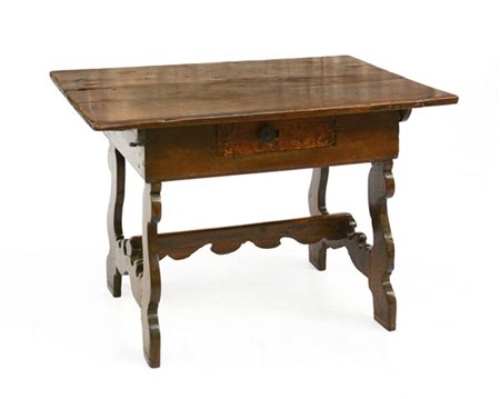 Antico scrittoio con fronte ad un cassetto, gambe a lira riunite da traversa sa