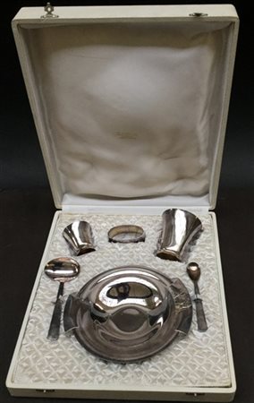 Servizio da bambino in metallo argentato in custodia originale (difetti)