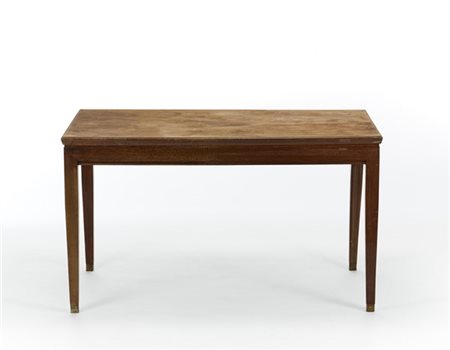 Tavolo rettangolare in legno massello con gambe troncoconiche leggermente rastr