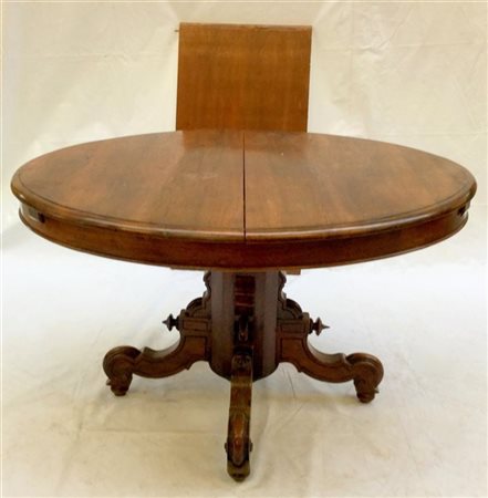 Tavolo ovale allungabile in noce con fusto a colonna su quattro gambe sagomate