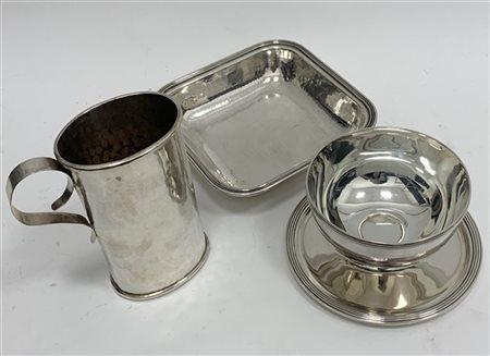 Lotto composto da tre oggetti diversi in argento (g 800 ca.)