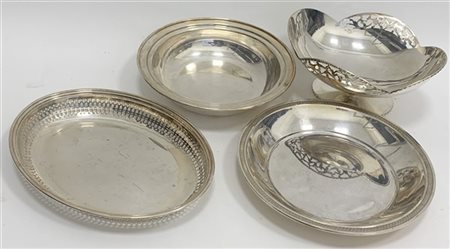 Lotto composto da quattro alzate diverse in argento (g 1300 ca.)