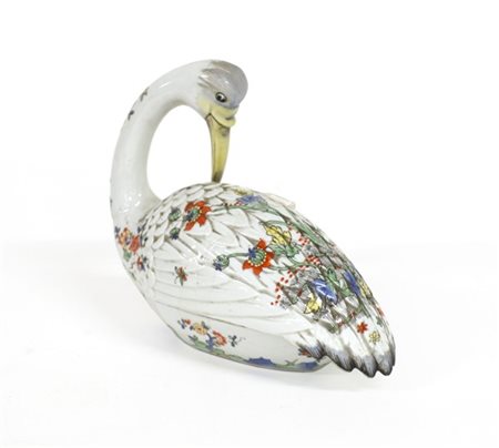 Manifattura di Samson, secolo XIX. Scatola in porcellana policroma in forma di