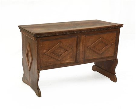 Madia con piano apribile e fronte decorato a motivi geometrici, gambe sagomate