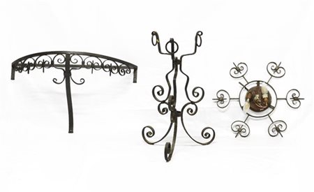 Lotto composto da una base portavaso, una piccola consolle e una applique in fe