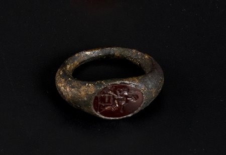 ANELLO IN ARGENTO DATAZIONE: I-II sec. d. C. MATERIA E TECNICA: argento fuso...
