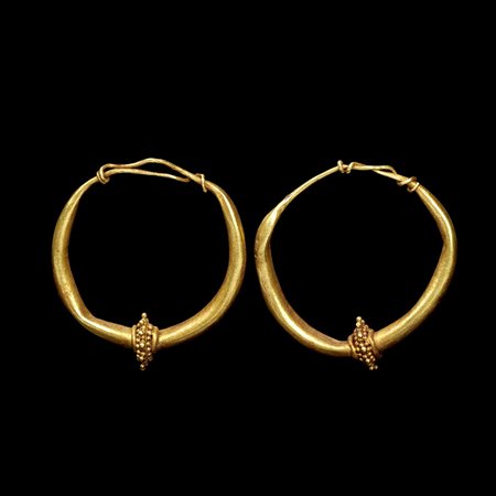 ORECCHINI IN ORO DATAZIONE: IV-III sec. a. C. MATERIA E TECNICA: oro laminato...