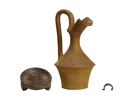 LOTTO DI OINOCHOE, FIBULA E MORTAIO DATAZIONE: II millennio a . C. e VI-IV...