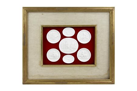 Cornice rettangolare contenente sette riproduzioni sia di cammei classici e...