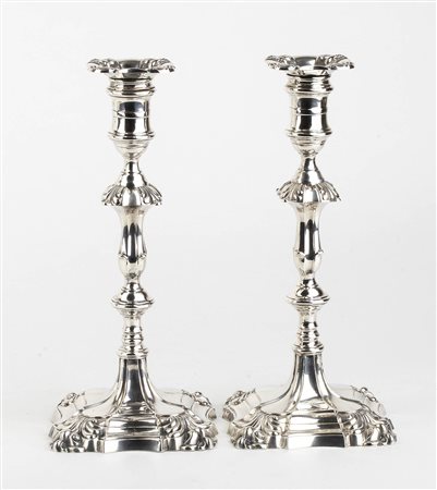 Copppia di candelieri inglesi vittoriani  in argento 925/1000 - Londra 1896-1897