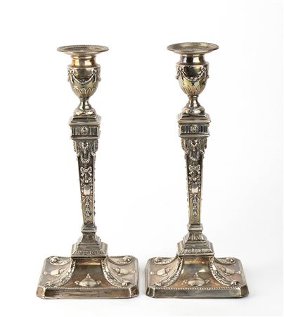 Coppia di candelieri inglesi in argento 925/1000 - Londra 1901, William Hutton & Sons Ltd