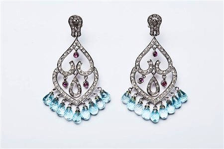 ORECCHINI PENDENTI A LAMPADARIO