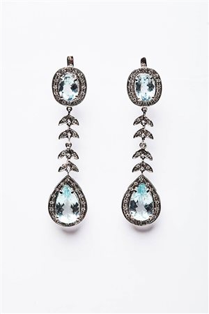 ORECCHINI PENDENTI MODELLO FLOREALE