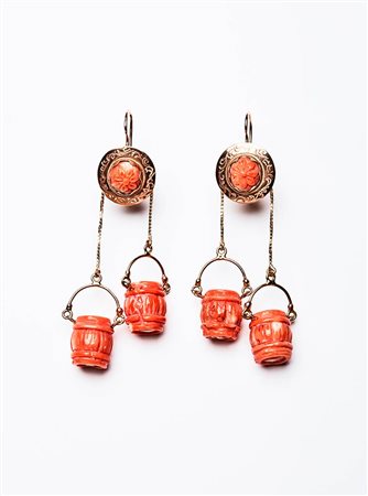 ORECCHINI PENDENTI CON CORALLI