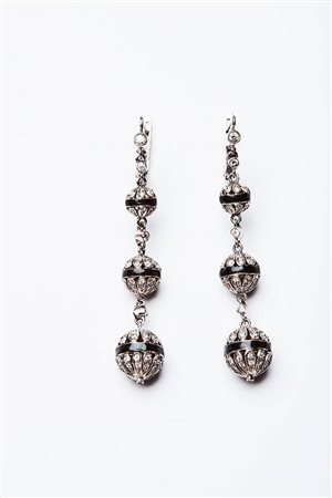 ORECCHINI PENDENTI A SFERE