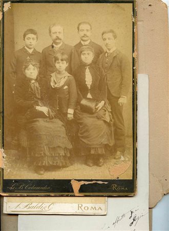 Lotto di cinque ritratti su cartonato in formato medio-grande, Italia1890-1910