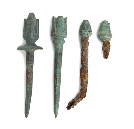 Group of Four Greek Bronze Blooming Flowers, 5th - 4th century BC; length max cm 17,5 - min cm 6,2