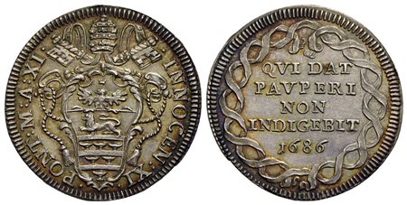 ROMA - Innocenzo XI (1676-1689) - Giulio - 1686 A. XI - Stemma ovale sagomato - R/ Scritta in cerchi