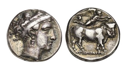 Southern Campania, Neapolis, Didrachm, ca. 350-325 BC. AR (g 7,41; mm 20; h 9). Head of nymph r., wearing hairband, earrings and necklace, Rv. NEOΠOΛITHΣ, man faced bull advancing r., crowned by flying Nike r. HNItaly 565; Rutter 