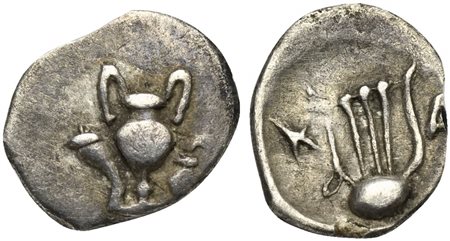 Northern Apulia, Canusium, Obol, ca. 300-250 BC. AR (g 0,39; mm 11; h 9). Cantharus between cornucopiae and oinochoe, Rv. Lyre; on l., K; on r., A. HNItaly 657. Very rare. Cabinet tone, about extremely fine.