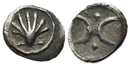 Southern Apulia, Tarentum, Hemiobol, ca. 380-325 BC. AR (g 0,22; mm 7; h 12). Shell; Rv. Double crescent; pellet above and below. Vlasto 1789-91; HNItaly 926. Scarce, good very fine