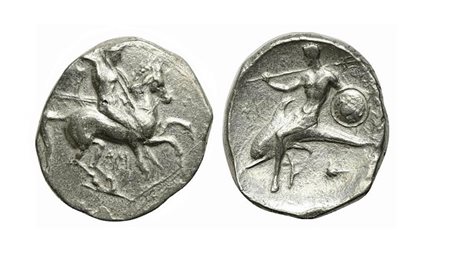 Southern Apulia, Tarentum, Nomos, ca. 332-302 BC. AR (g 7,90; mm 20; h 9). Warrior, holding shield and two spears, preparing to cast a third, on horseback r.; ΔAI below; Rv. TAPAΣ, Phalanthos, holding trident over shoulder and shi