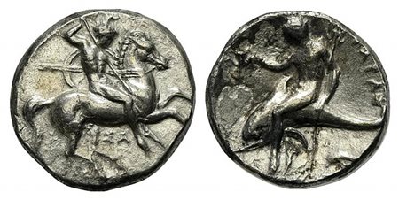 Southern Apulia, Tarentum, Nomos, ca. 332-302 BC. AR (g 6,23; mm 19; h 6). Horseman riding r., holding two spears and shield, preparing to cast third spear; ΣA below; Rv. TAPAΣ, Phalanthos on dolphin l., holding trident and kantha
