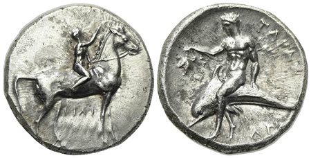 Southern Apulia, Tarentum, Nomos, ca. 302-280 BC. AR (g 7,89; mm 21; h 9). Youth on horseback r., crowning horse with wreath; [ΣA to l.], ΦIΛI/APXOΣ in two lines below; Rv. TAPAΣ, Phalanthos, holding grape bunch, astride dolphin l