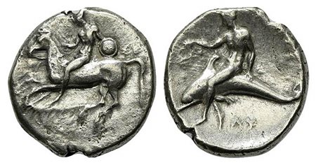 Southern Apulia, Tarentum, Nomos, ca. 302-280 BC. AR (g 7,72; mm 20; h 5). Nude youth, holding shield and rein, on horseback l., ΦIΛOKΛHΣ below; Rv. TAPAΣ, Phalanthos, holding wreath, on dolphin l.; ΛY below. Vlasto 687–90; HNItal