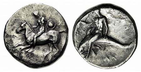 Southern Apulia, Tarentum, Nomos, ca. 302-280 BC. AR (g 7,67; mm 20; h 6). Nude youth, holding shield and rein, on horseback l., ΦIΛOKΛHΣ below; Rv. TAPAΣ, Phalanthos, holding wreath, on dolphin l.; ΛY below. Vlasto 687–90; HNItal