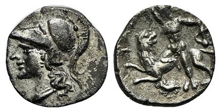 Southern Apulia, Tarentum, Diobol, ca. 280-228 BC. AR (g 0,79; mm 10; h 12). Head of Athena l., wearing Corinthian helmet; Rv. Herakles l., raising club overhead, with knee on back Nemean lion; owl below. Vlasto 1431-5 va. (no owl