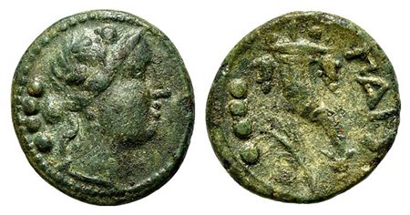 Northern Lucania, Paestum, Triens, 218-201 BC. AE (g 3,10; mm 16; h 9). Female head r. wearing ivy wreath; four pellets to l.; Rv. ΠAIS, Cornucopia; four pellets and spray of leaves to l. Crawford 6/1; HNItaly 1196. Green patina, 