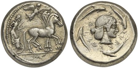 Sicily, Syracuse, Hieron I (478-466); AR Tetradrachm; ca. 478-475 BC (g 17,58; mm 23; h 10); Charioteer driving quadriga r.; above, Nike flying r., crowning horses; Rv. ΣVRAKOΣION, Diademed head of Arethusa r.; four dolphins aroun