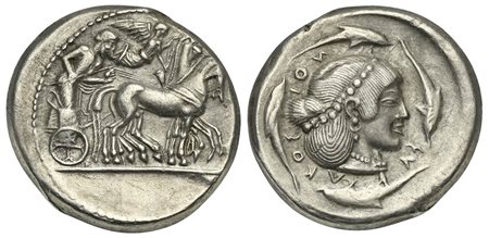 Sicily, Syracuse, Hieron I (478-466); AR Tetradrachm; ca. 480-470 BC (g 16,74; mm 26; h 12); Charioteer driving quadriga r.; above, Nike flying r., crowning horses; Rv. ΣVPAKOΣION, Diademed head of Arethusa r.; four dolphins aroun