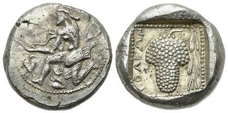 Cilicia, Soloi, Stater, ca. 440-410 BC. AR (g 11.14; mm 21; h 1). Amazon kneeling l., quiver and bowcase at her side, holding bow; ivy leaf to l.; Rv. ΣOΛEΩN, Grape bunch; laurel branch to r.; all within incuse square. Casabonne T