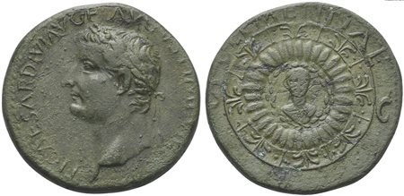 Tiberius (14-37), Dupondius, Rome, 16-22. AE (g 15,12; mm 29; h 7). Laureate head l., Rv. Small bust of Tiberius within laurel wreath, the whole in the centre of a large shield with palmettes and raised petals. RIC 38. Scarce, gre