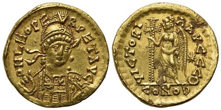 Leo I (457-474), Solidus, Constantinople, AD 462 or 466. AV (g 4,41; mm 19,5; h 6). D N LEO PE-RPET AVG, Pearl-diademed, helmeted and cuirassed bust facing slightly r., holding spear over shoulder and shield decorated with soldier