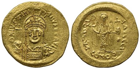 Justinian I (527-565); AV Solidus (g 4,51; mm 21; h 6); Constantinople, 545-565; Helmeted and cuirassed bust facing, holding globus cruciger and shield; Rv. Angel standing facing, holding staff terminating in Christogram and globu