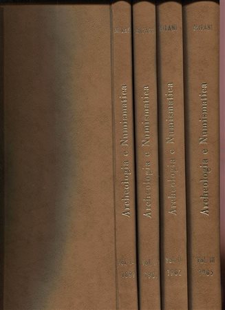 AA.VV. Studi e materiali di Archeologia e Numismatica. Firenze, 1899 – 1905. 4 vol. tutto il pubblicato, completo. Tavv,  e illustrazioni nel testo. Ril. piena pelle con scritte, ottimo stato, molto raro. Importanti articoli.