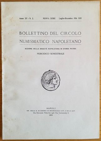 Bollettino del Circolo Numismatico Napoletano Anno XV N 2 Luglio-Dicembre 1934. Brossura ed. pp. 61, ill. in b/n. Dall'Indice: Arthur Sambon, Monete delle prime leghe italiche contro gli Arabi d'Africa e di Sicilia; Carlo Prota, U