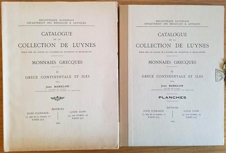 Florange J. Ciani L. 2 Voll. Testo e tavole. Catalogue de la Collection De Luynes. Monnaies Grecques II Grece Continentale et Iles par Jean Babelon. Paris 1925. I Vol. Brossura ed. pp. 171. Intonso. II vol. Cartonato ed. tavv. Da 