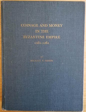 Hendy M. F. Dumbarton Oaks Studies XII. Coinage and Money in the Byzantine Empire 1081-1261. Dumbarton Oaks 1969. Tela ed. con titolo in oro al piatto e al dorso, pp. 453, tavv. 51 in b/n. 2 mappe ripiegate. Buono stato.